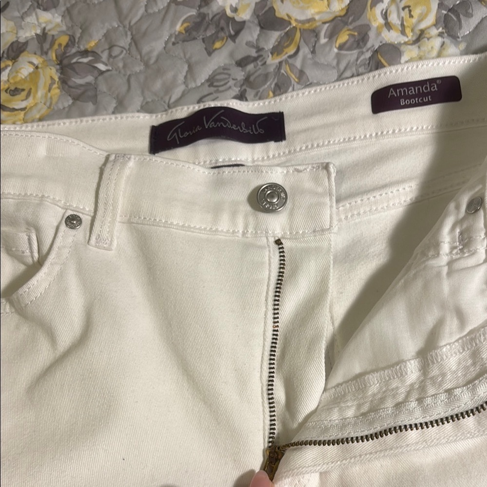 Gloria Vanderbilt Women's White Straight Leg Jeans - Picture 5 of 9